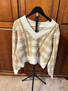 Hippy Rose Plaid V-Neck Sweater in Cream & Brown Size Large